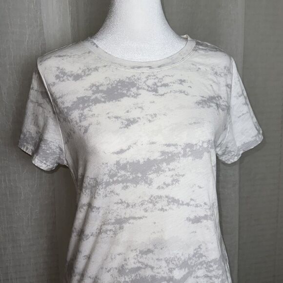 Athleta M White Silver Gray Cloud Tie Dye Short Sleeve Athletic Tee - Picture 6 of 10